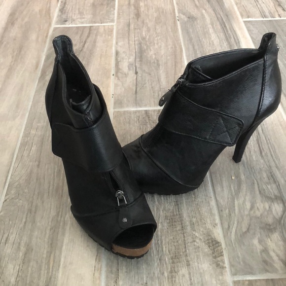 Simply Vera Vera Wang Booties - Picture 1 of 3